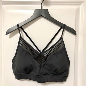 Alo Yoga Ultimate Mesh-Inset Sports Bra - Size M - Anthracite
